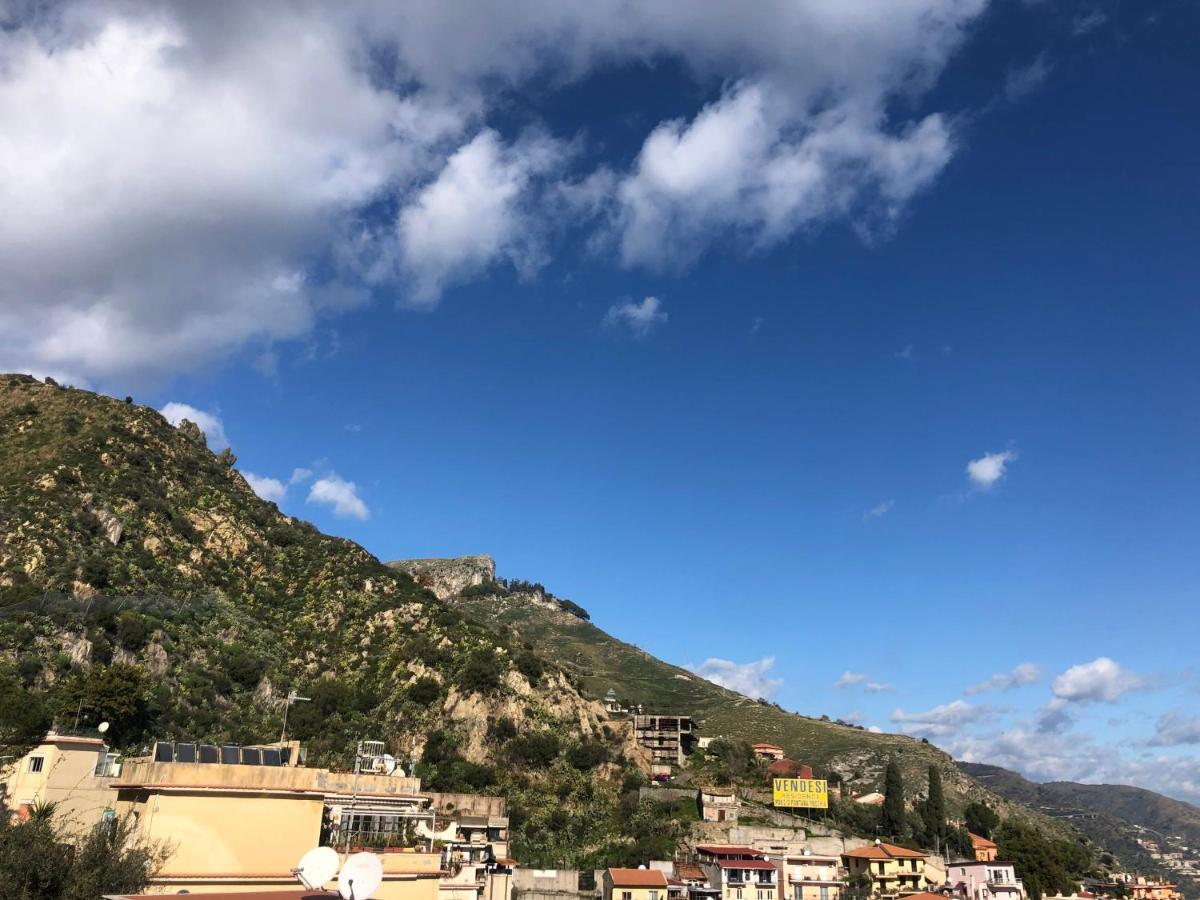 Taormina Center Apartment With Sea View Bagian luar foto